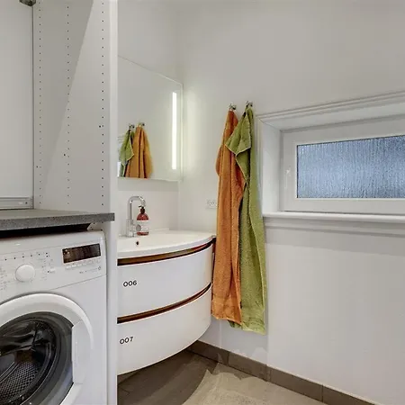 Apartment Allerupvej St Tv 007 *